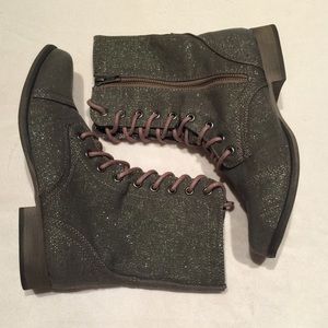 Sketchers Grey Metallic Ankle boot, 8-1/2M